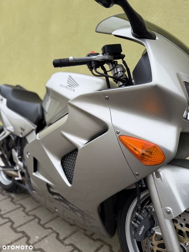 Honda VFR - 4