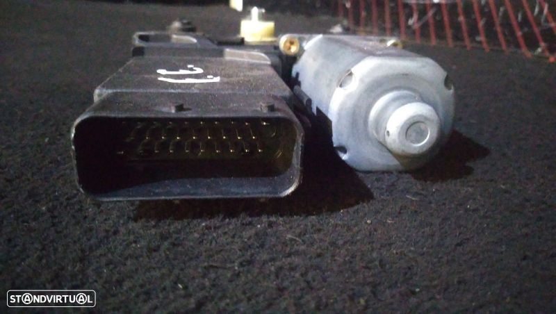 Motor Do Elevador Porta F.E Volkswagen Passat (3B3) - 3