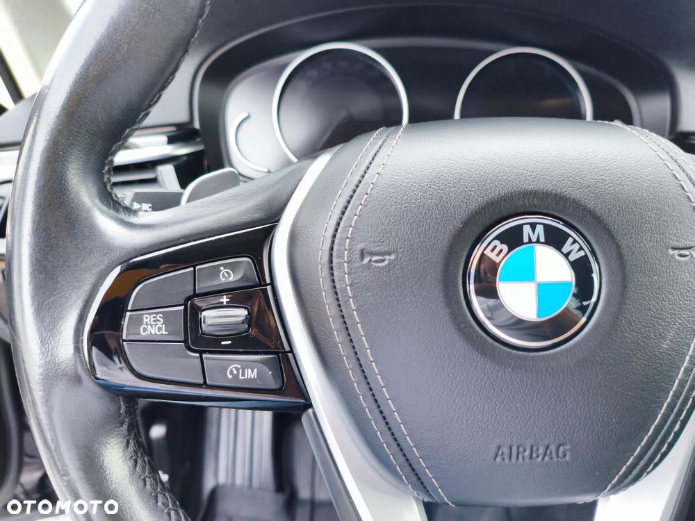 BMW Seria 5 518d Sport Line - 17