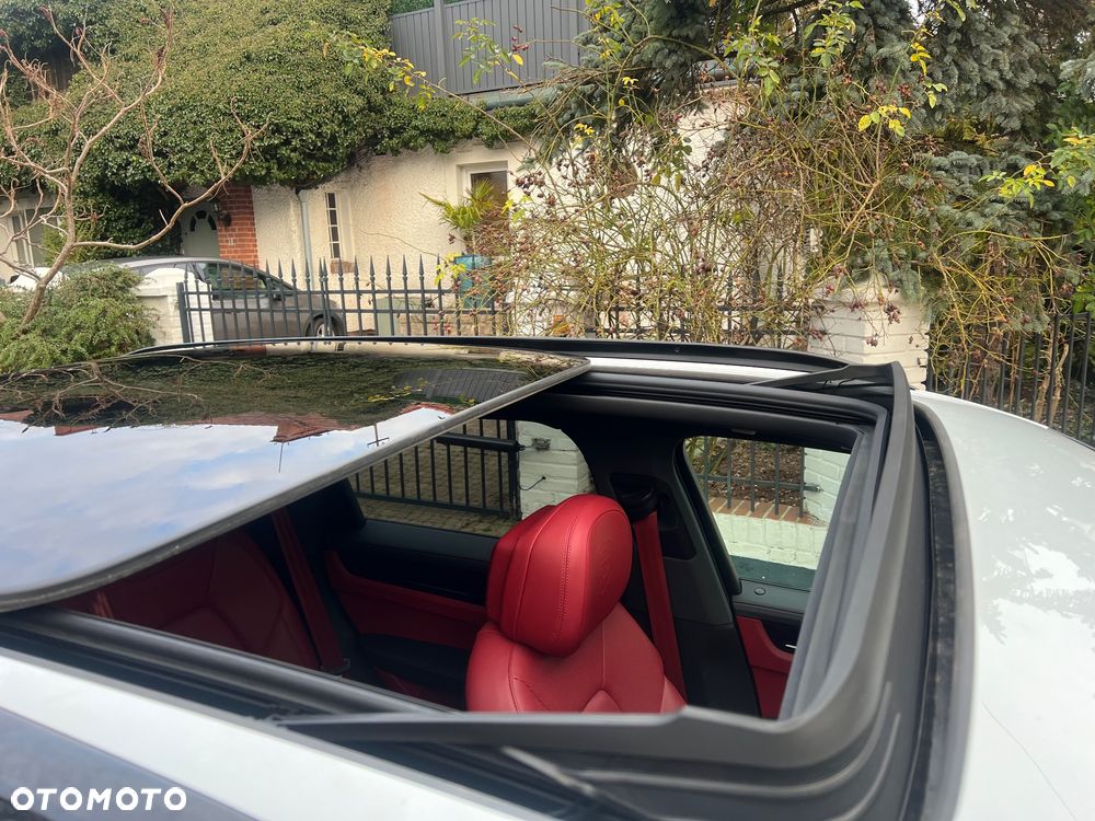 Porsche Cayenne Platinum Edition - 37