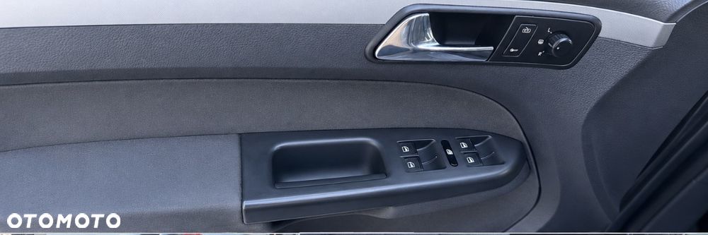 Volkswagen Touran 2.0 TDI Highline - 14