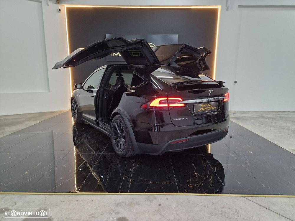 Tesla Model X 90D - 35
