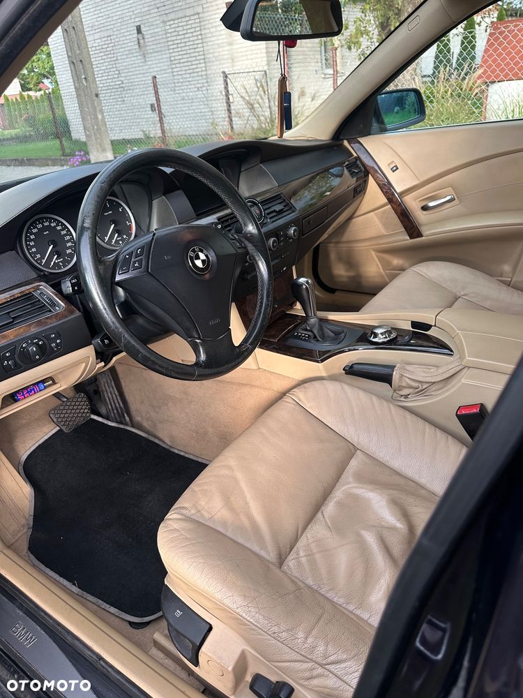 BMW Seria 5 525d - 10