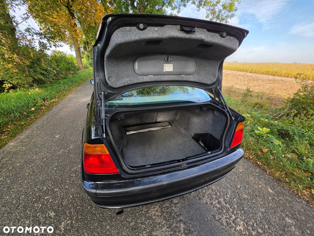 BMW Seria 3 316i - 5