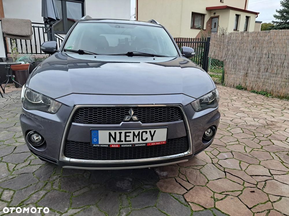 Mitsubishi Outlander - 2