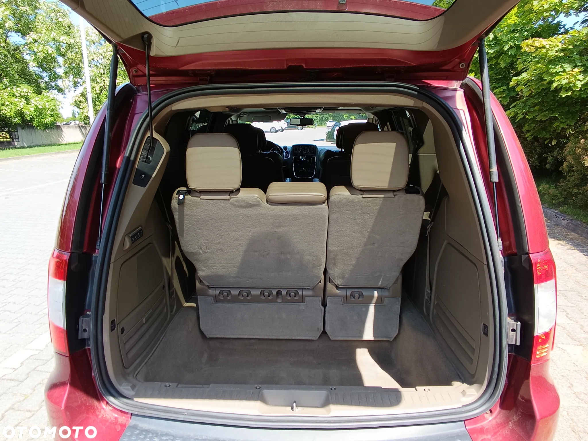 Chrysler Town & Country 3.6 Limited - 16