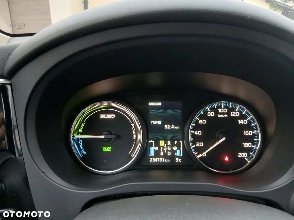 Mitsubishi Outlander - 13