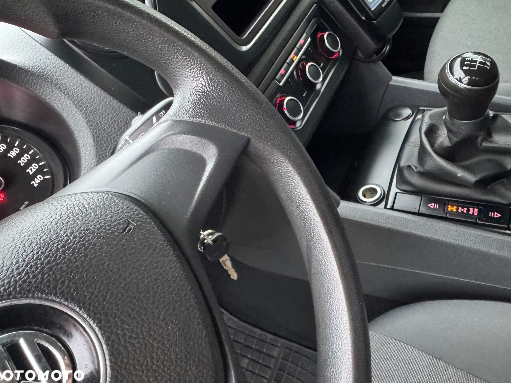 Volkswagen Amarok 2.0 TDI 4MOTION BMT - 27