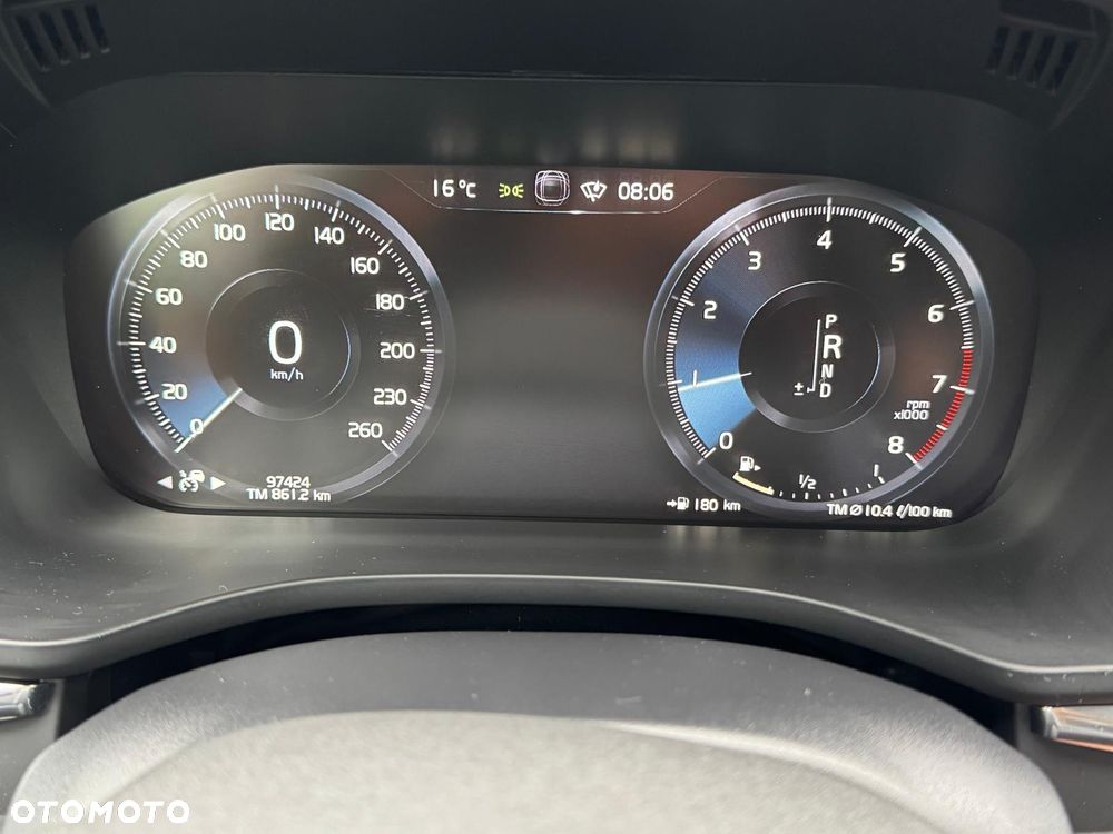 Volvo XC 60 T5 Momentum Pro - 23