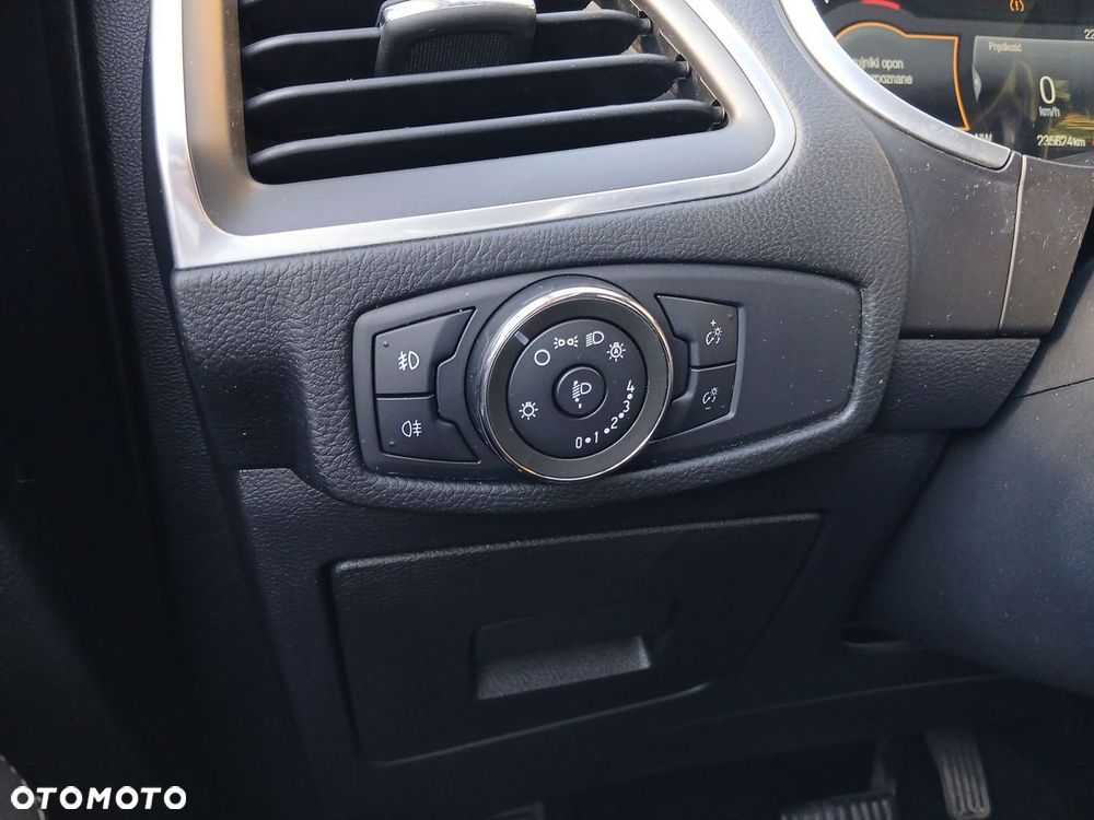 Ford S-Max 2.0 TDCi Titanium PowerShift - 24