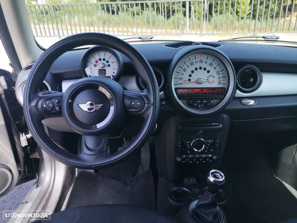 MINI 3 Portas One D - 6