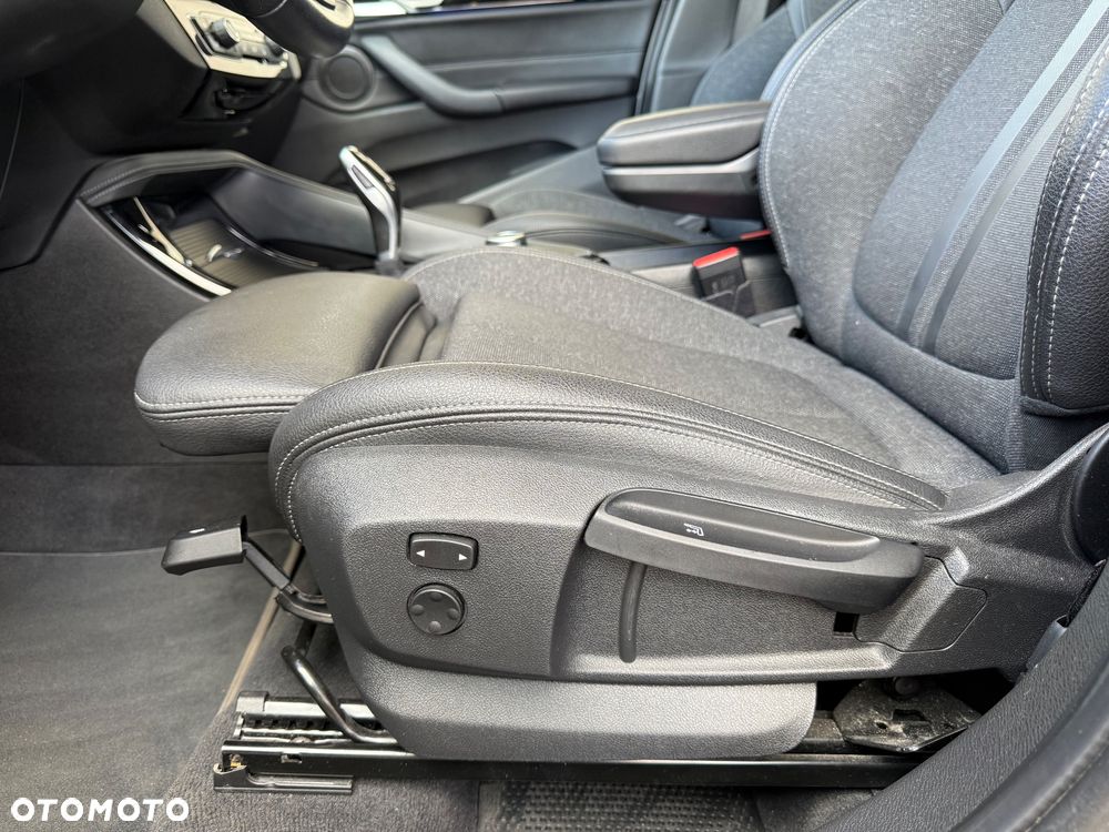 BMW X1 xDrive20i GPF Sport Line - 13