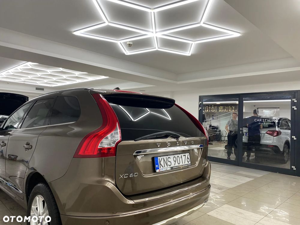Volvo XC 60 D5 AWD Summum - 2