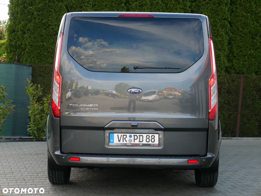 Ford Tourneo Custom 320 L2H1 VA Autm Titanium - 8