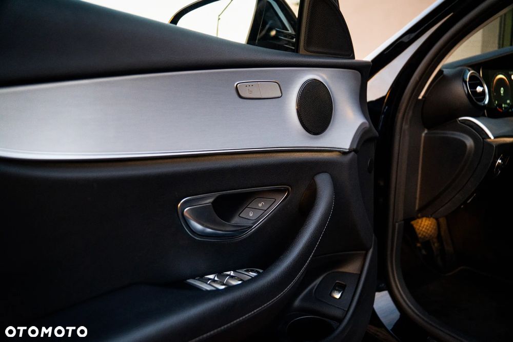 Mercedes-Benz Klasa E 300 AMG/Avantgarde - 14