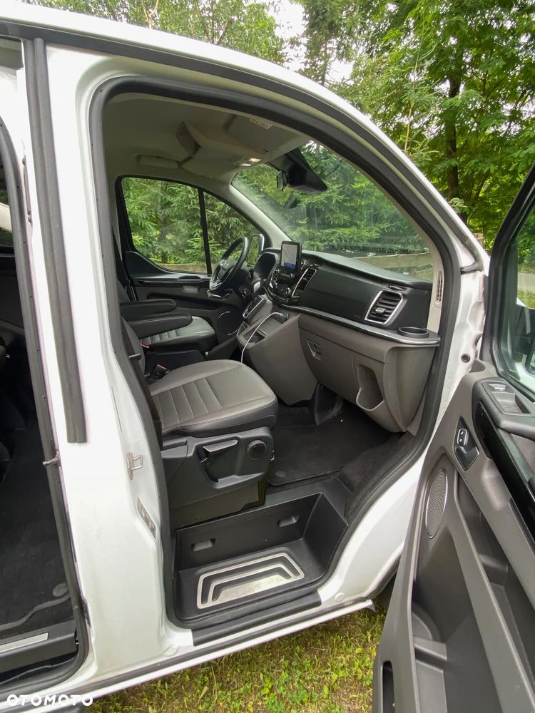Ford Tourneo Custom - 12