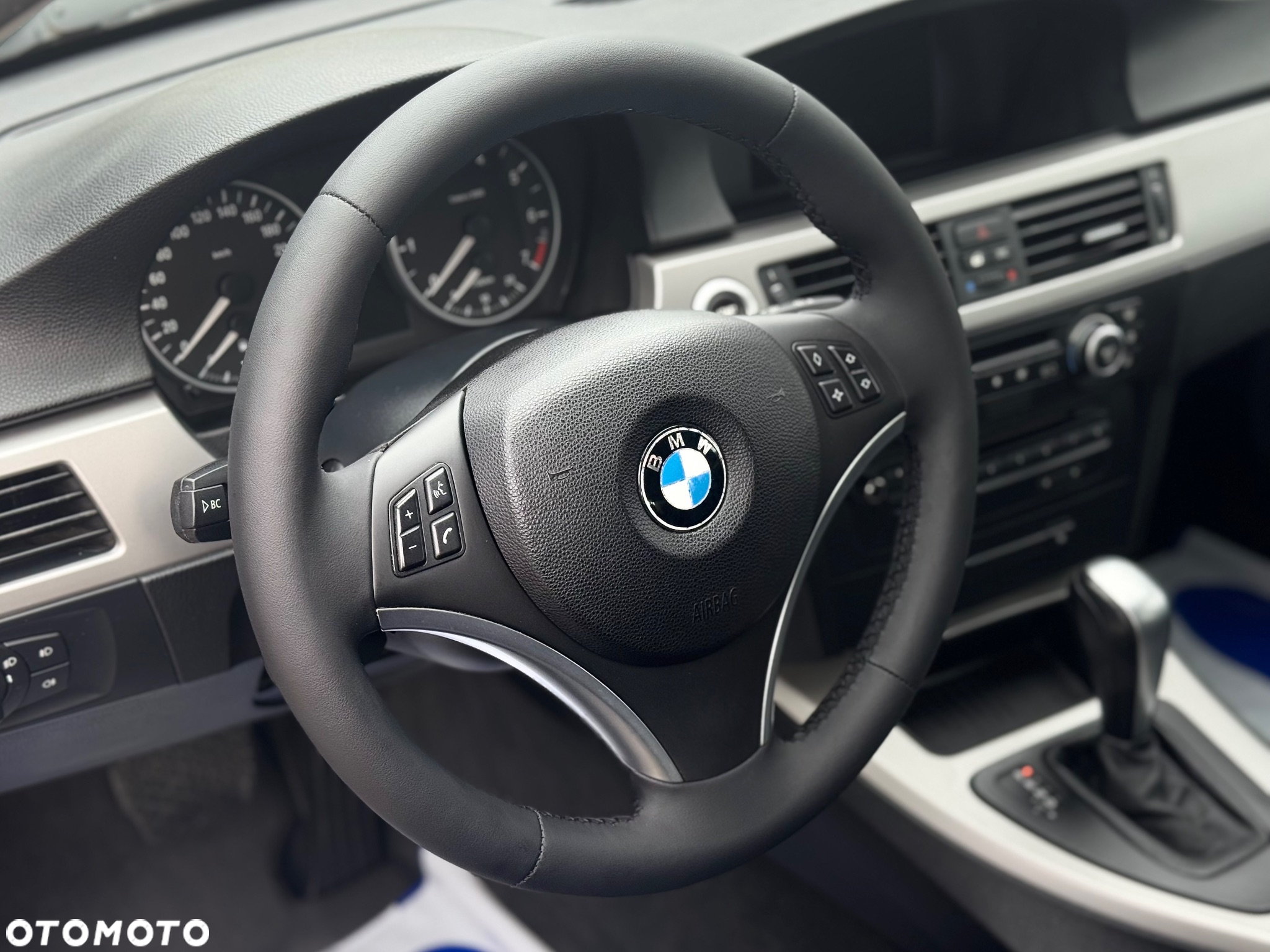BMW Seria 3 318i Touring - 16