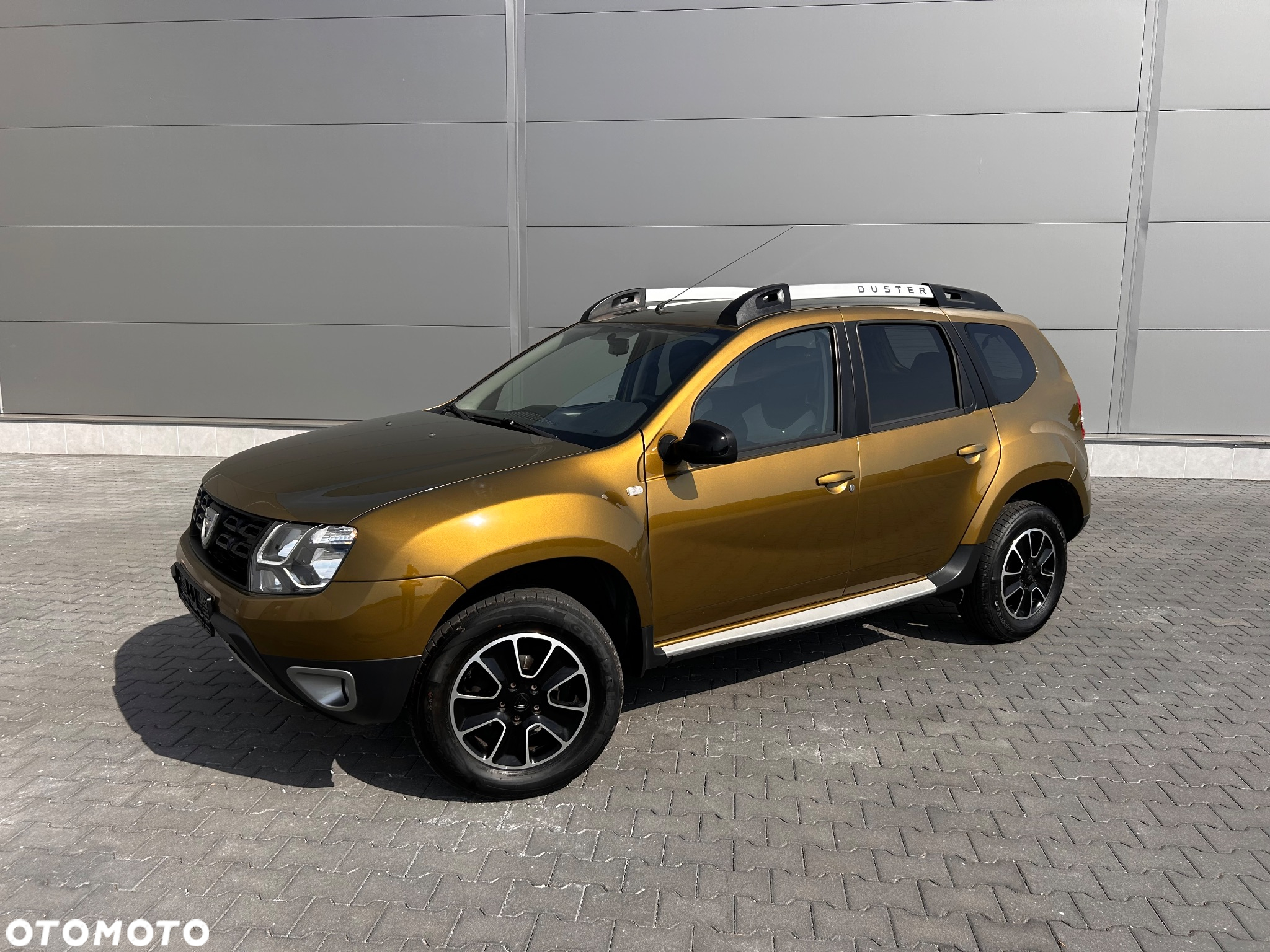 Dacia Duster 1.6 SCe Laureate S&S - 9