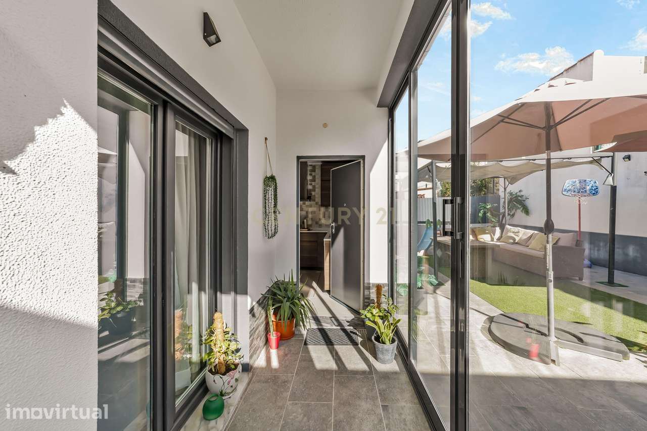 Moradia T3 isolada com garagem, Quinta do Conde - Grande imagem: 2/51