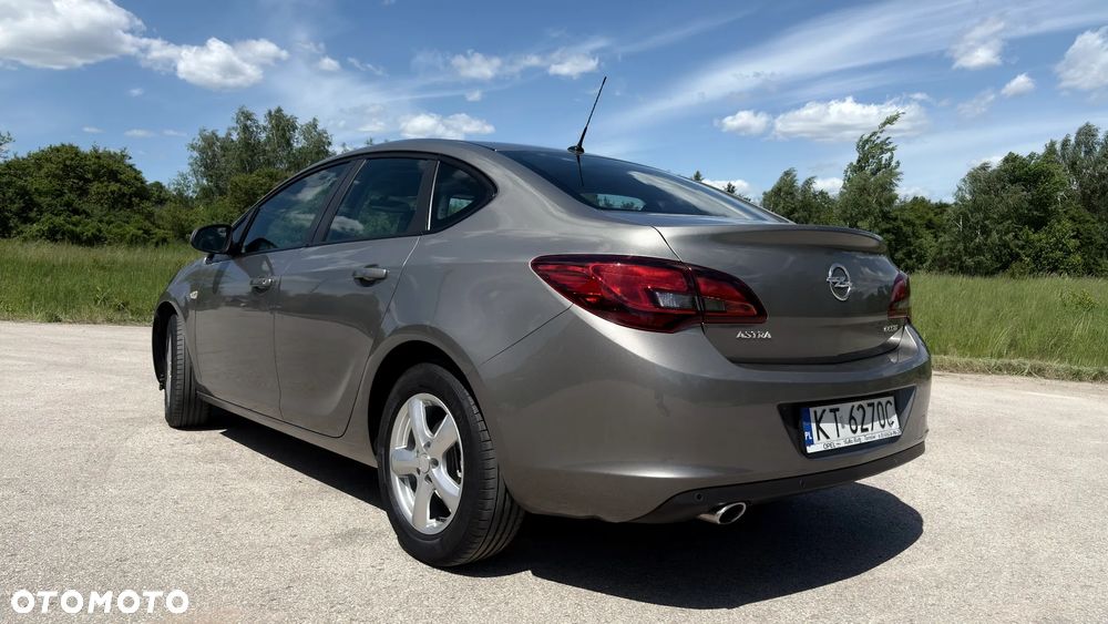 Opel Astra 1.4 T Active EU6 - 11