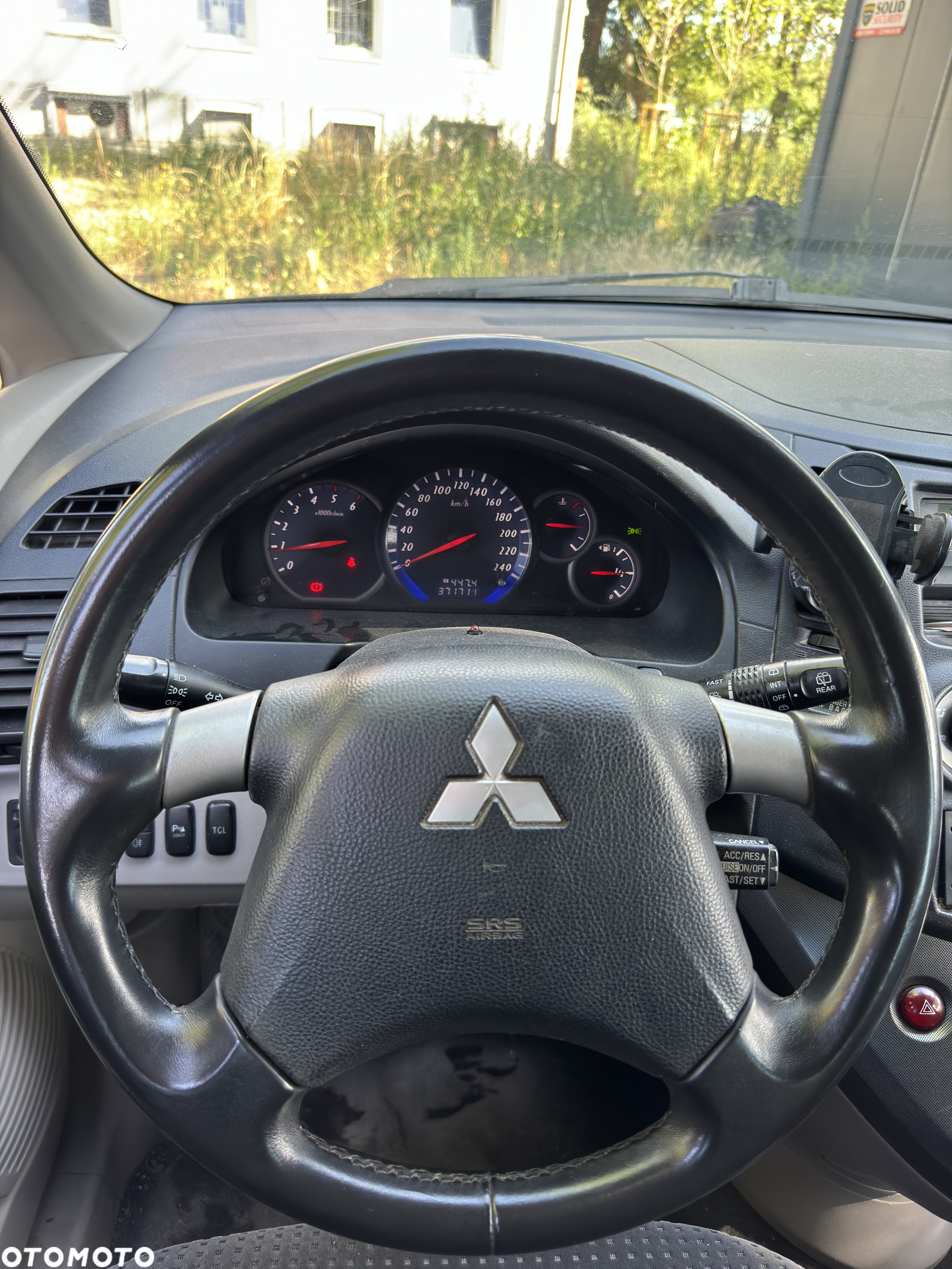 Mitsubishi Grandis - 17