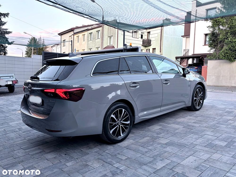 Toyota Avensis 1.8 Premium - 1