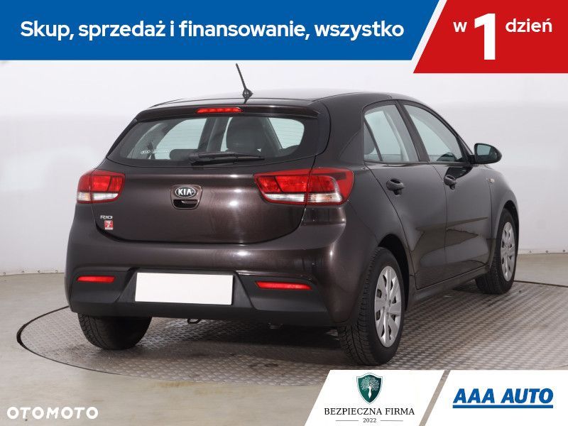 Kia Rio - 7
