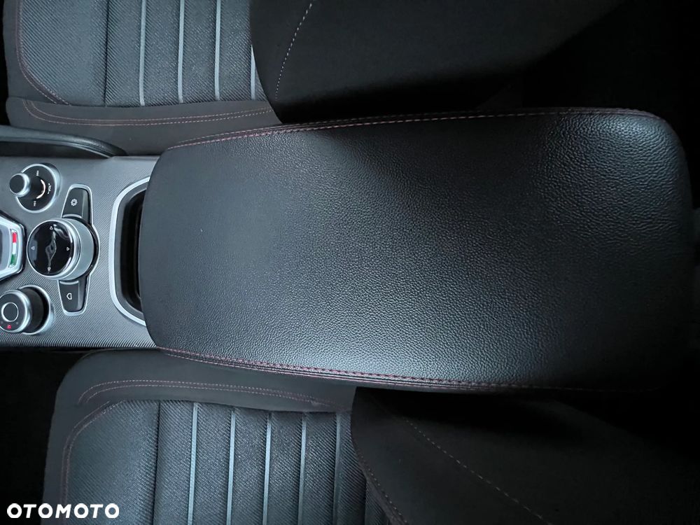 Alfa Romeo Giulia 2.0 Turbo Business - 21