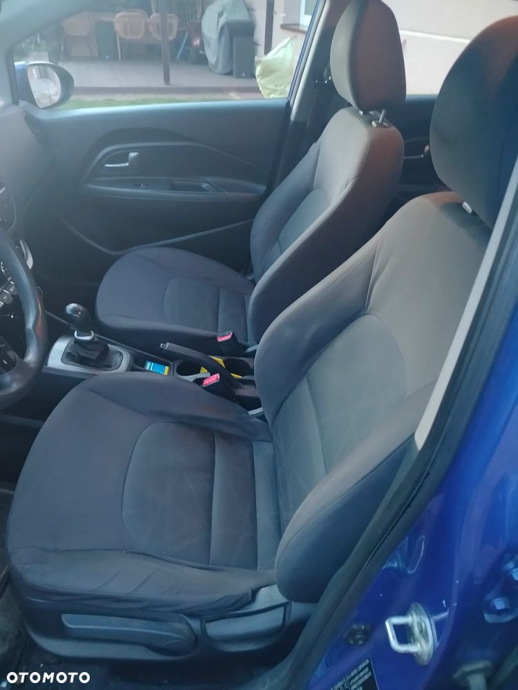 Kia Rio - 19