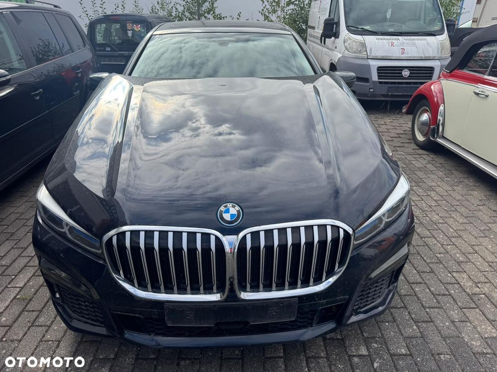 BMW Seria 7 745e - 1