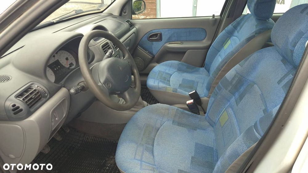Renault Clio - 6
