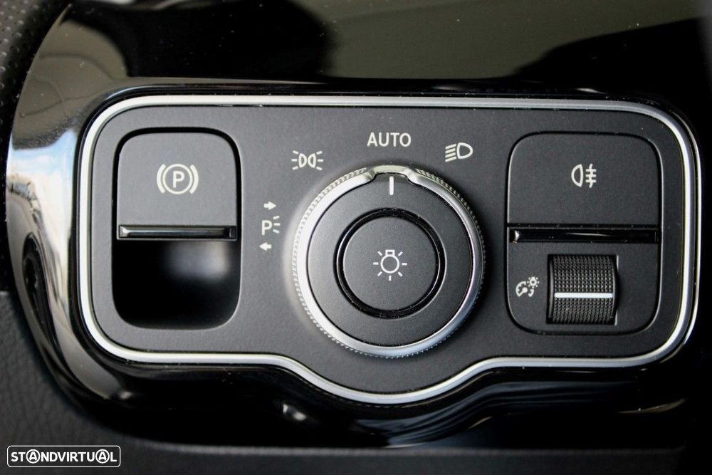 Mercedes-Benz A 250 e AMG Line - 16