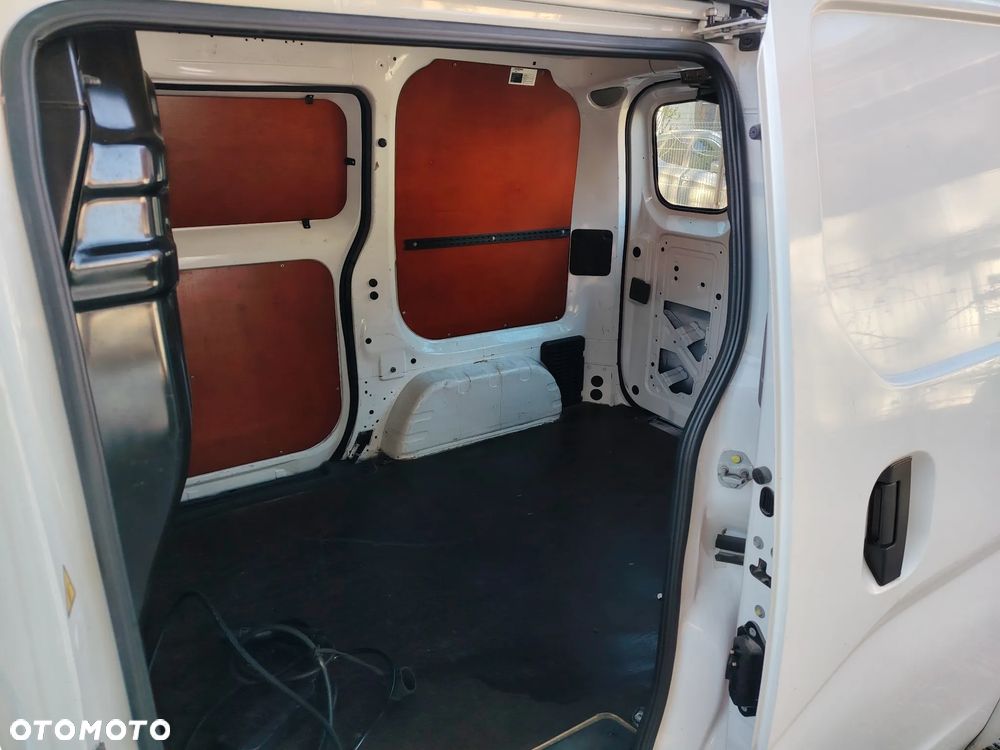 Nissan NV200 - 11