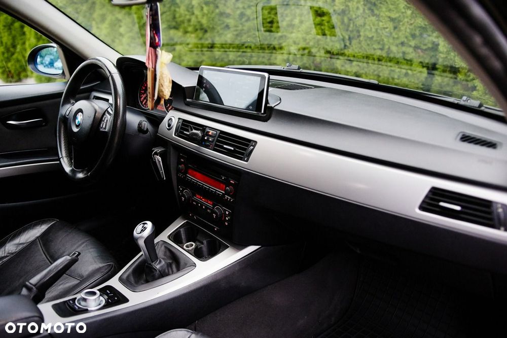 BMW Seria 3 318d - 29