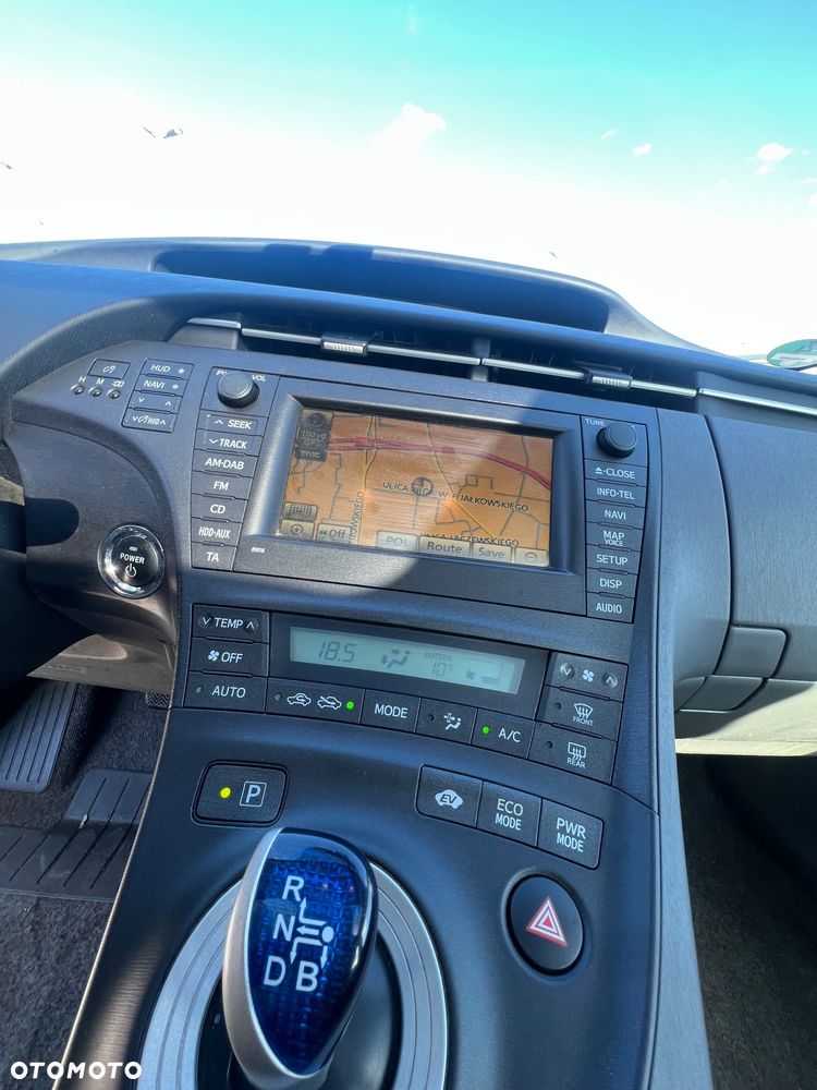 Toyota Prius (Hybrid) Executive - 13