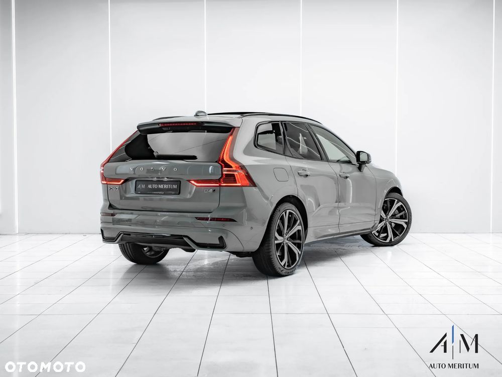 Volvo XC 60 B4 D AWD Ultimate Dark - 4