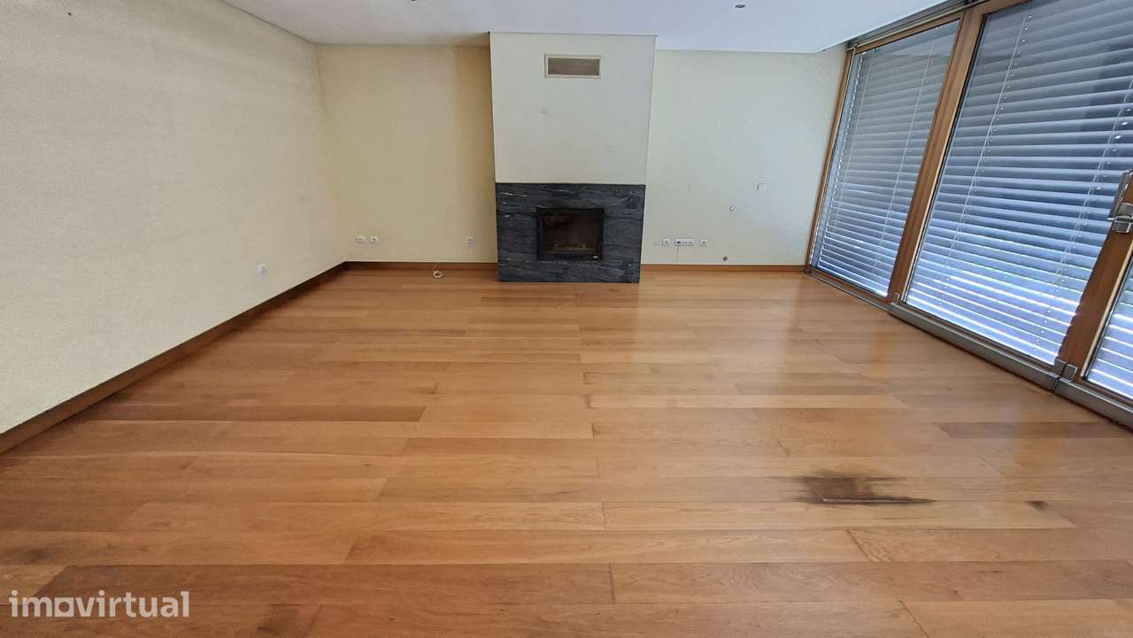 Apartamento T3 212m2  lugar garagem e arrecadação Santo Andre-Barreiro - Grande imagem: 3/20