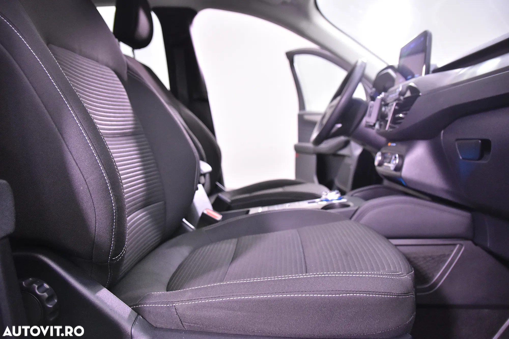 Ford Kuga - 11