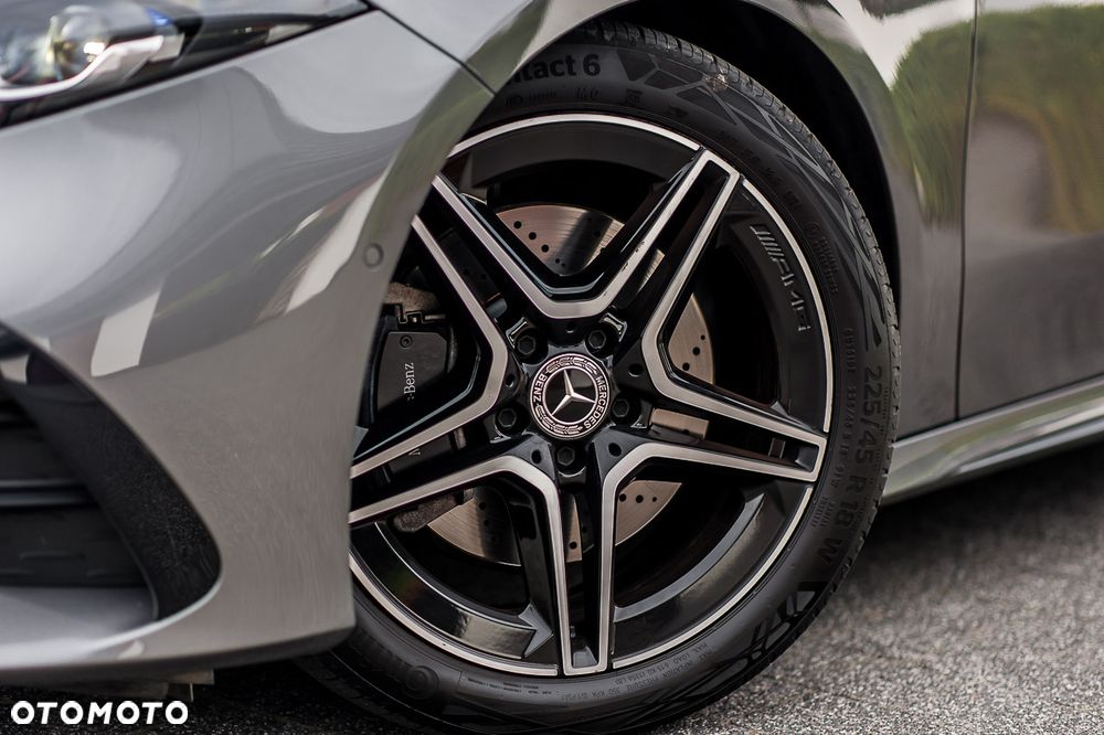 Mercedes-Benz Klasa A 220 4-Matic AMG Line 8G-DCT - 25