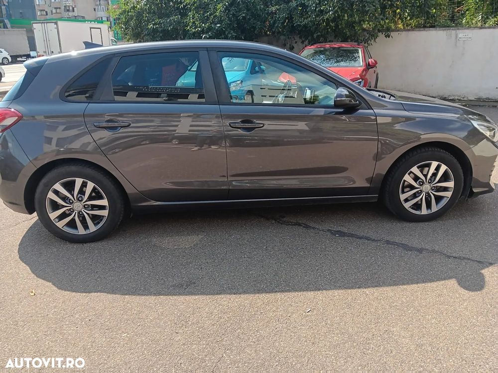Hyundai i30 1.4 100CP 5DR M/T Classic - 6