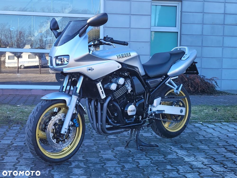 Yamaha FZS - 17