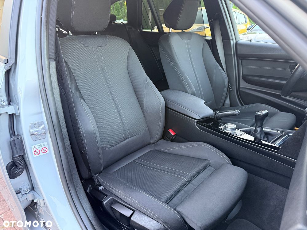 BMW Seria 3 318d Sport Line - 25