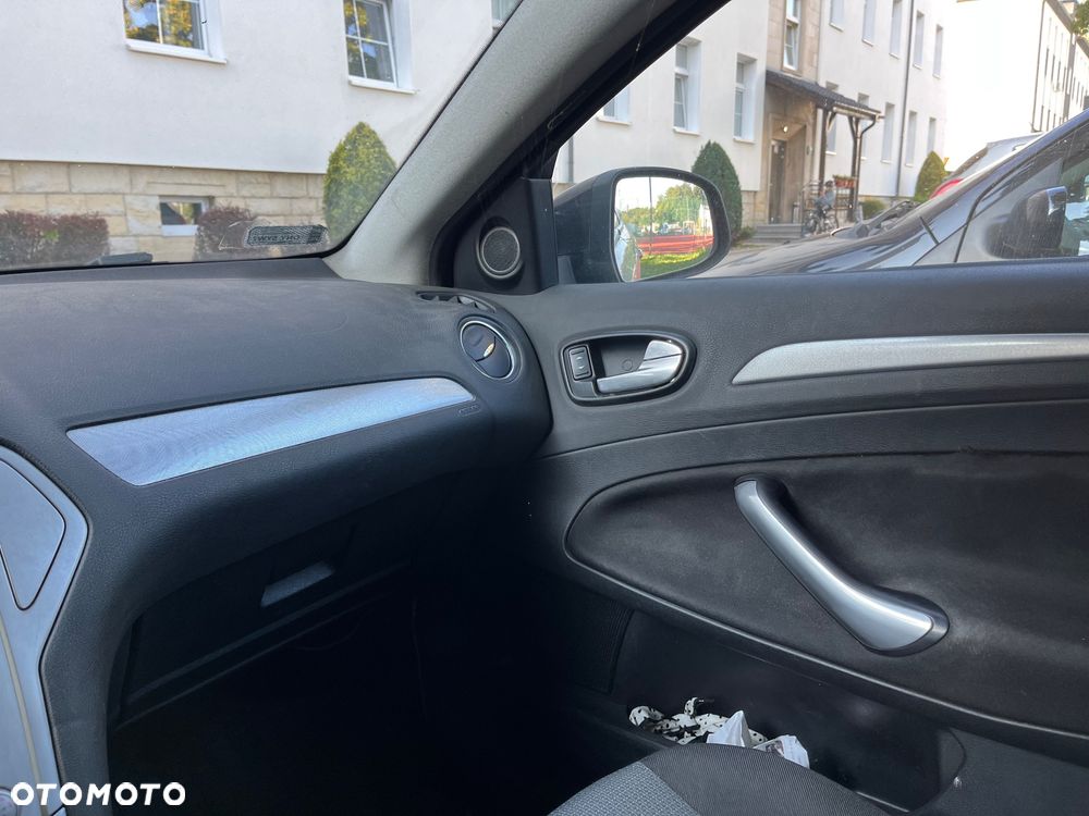 Ford Mondeo 1.8 TDCi Ambiente - 11