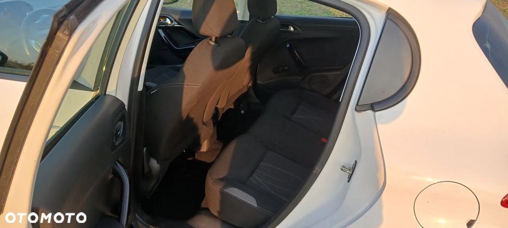 Peugeot 208 1.2 PureTech Active - 14