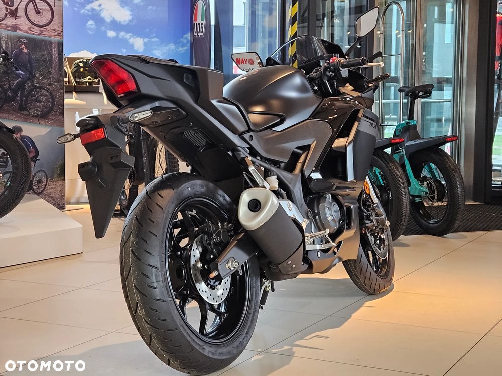 Yamaha R3 - 5