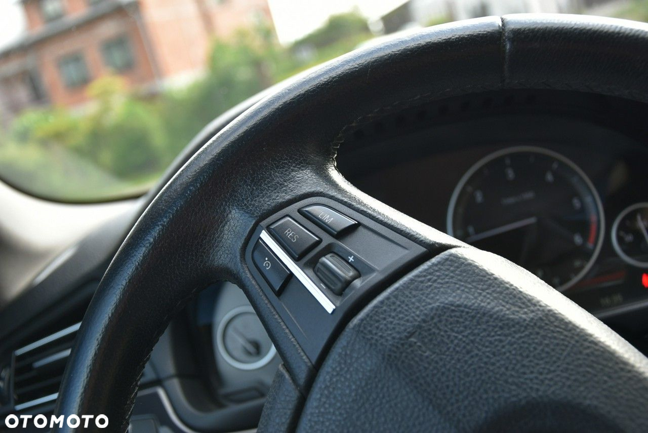 BMW Seria 5 520d - 25