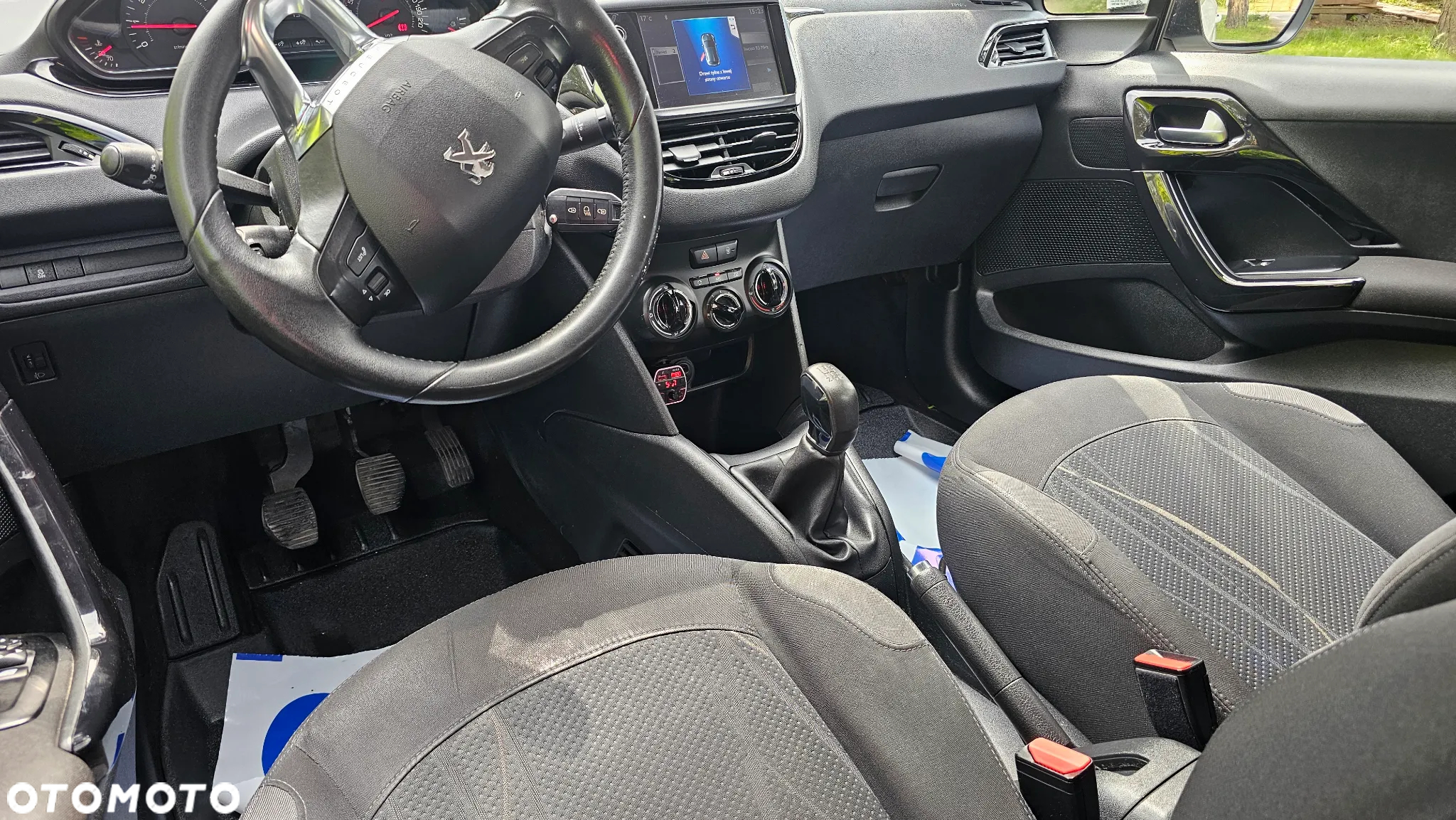Peugeot 208 - 13