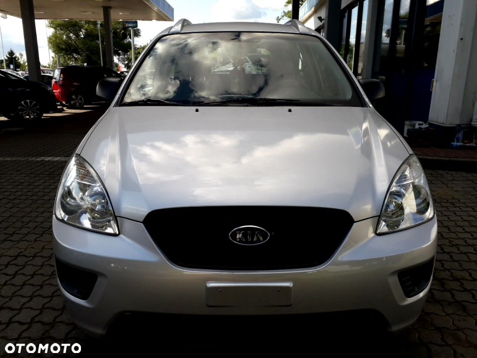 Kia Carens - 31