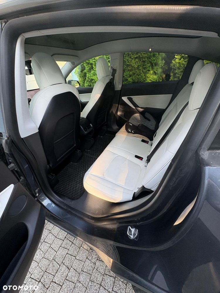Tesla Model Y RWD - 8