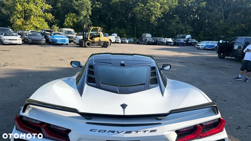 Chevrolet Corvette - 4